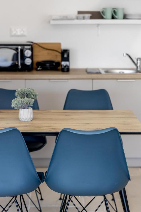 Hip And Fun Apt B Атина Екстериор снимка