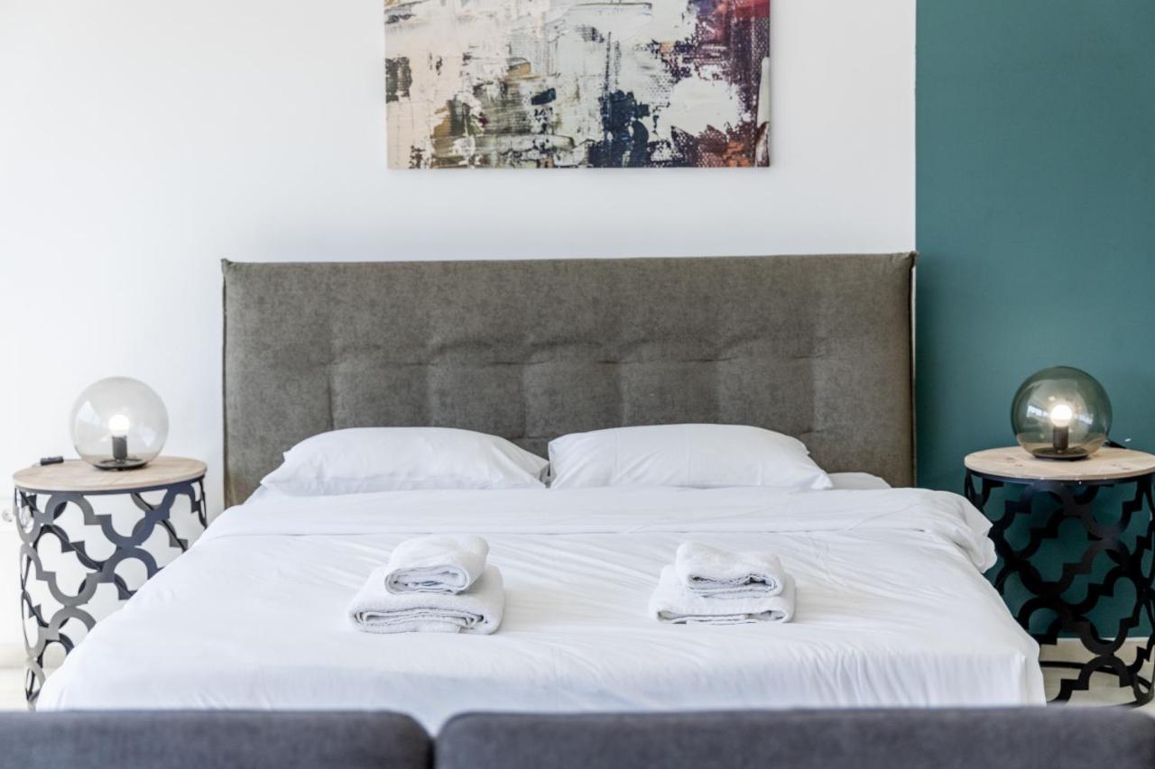Hip And Fun Apt B Атина Екстериор снимка